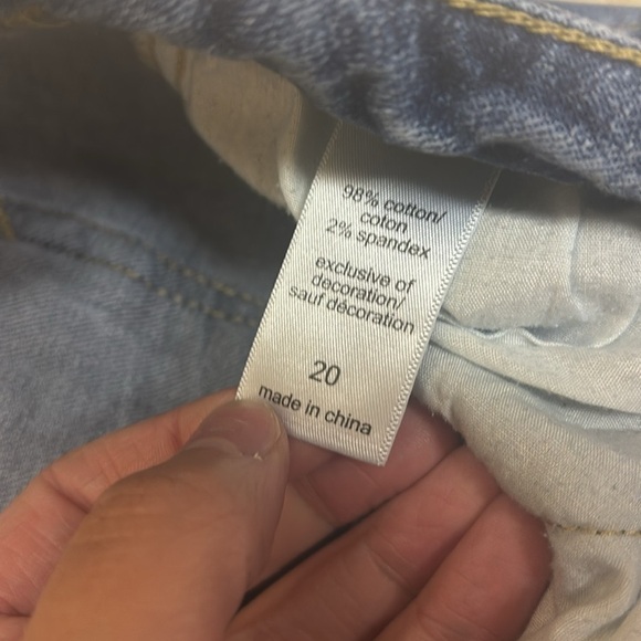 Maurices Distressed Cropped Jeans - Picture 3 of 6